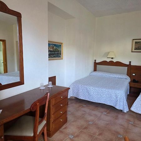 Hotel Monopol ปูแอร์โตเดลาครูซ ภายนอก รูปภาพ