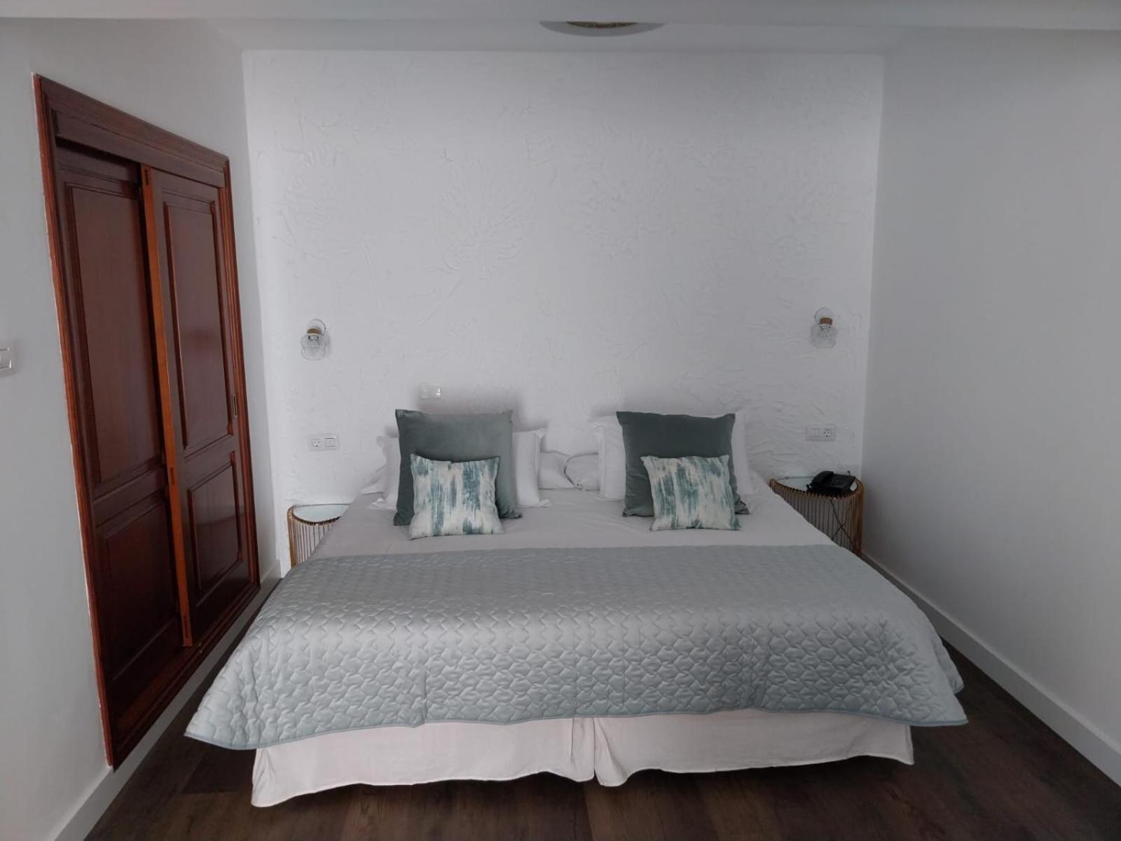 Hotel Monopol ปูแอร์โตเดลาครูซ ภายนอก รูปภาพ
