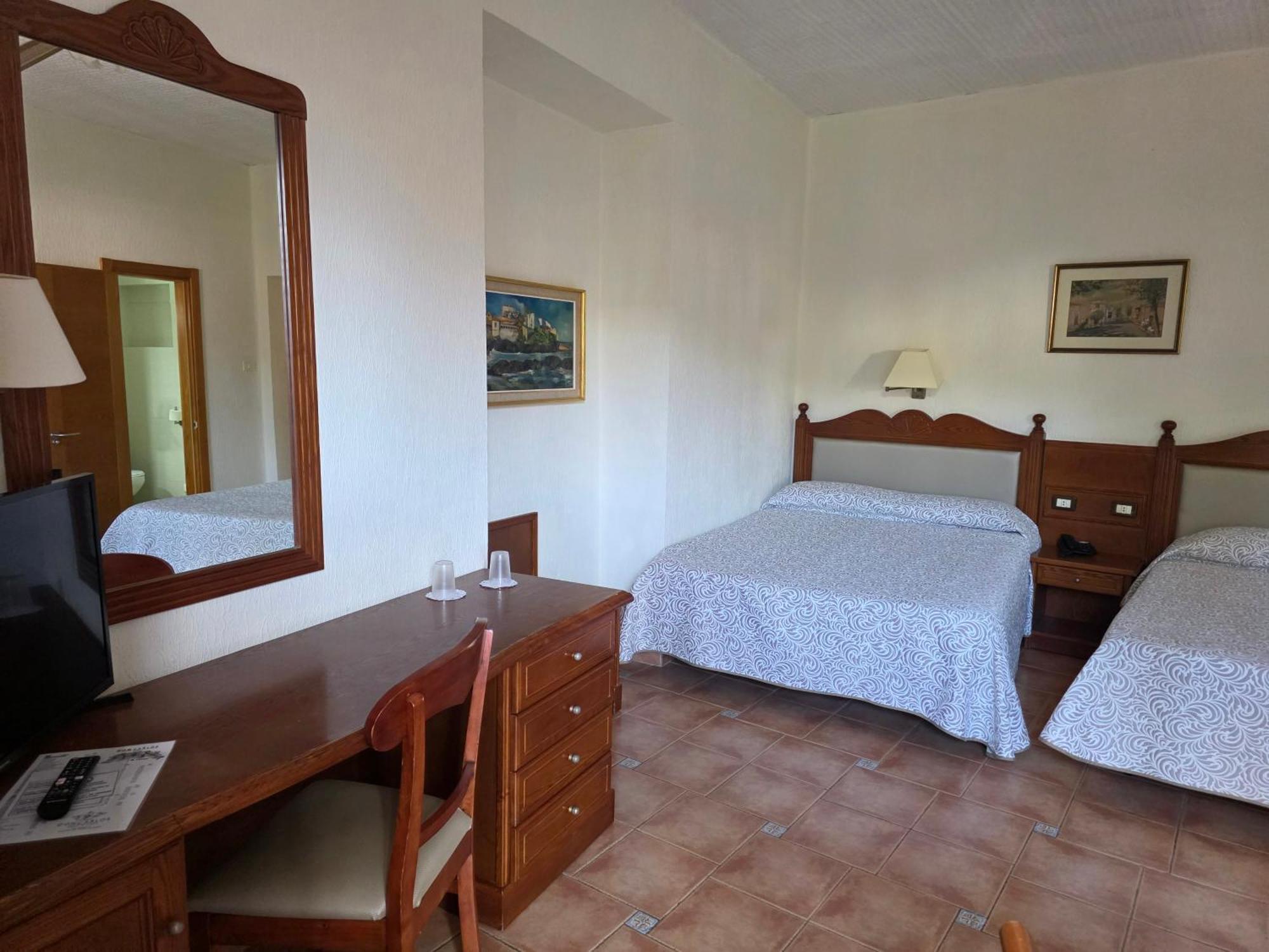 Hotel Monopol ปูแอร์โตเดลาครูซ ภายนอก รูปภาพ